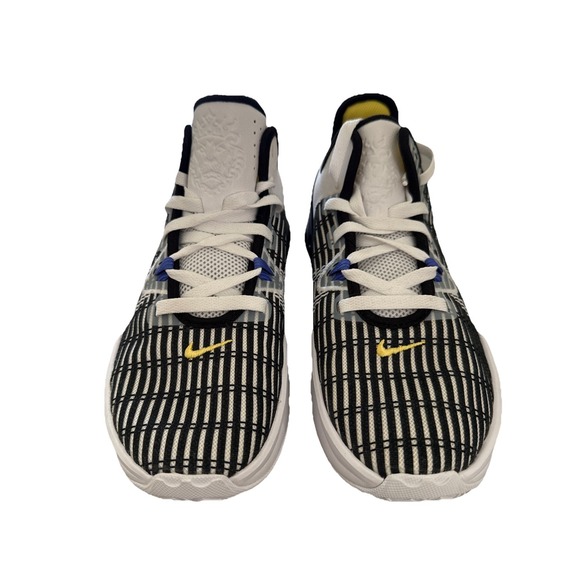 Nike LeBron Witness Shoes Mens 8.5 White Persian Violet EUC Like New - Pre-Owned - Picture 9 of 15